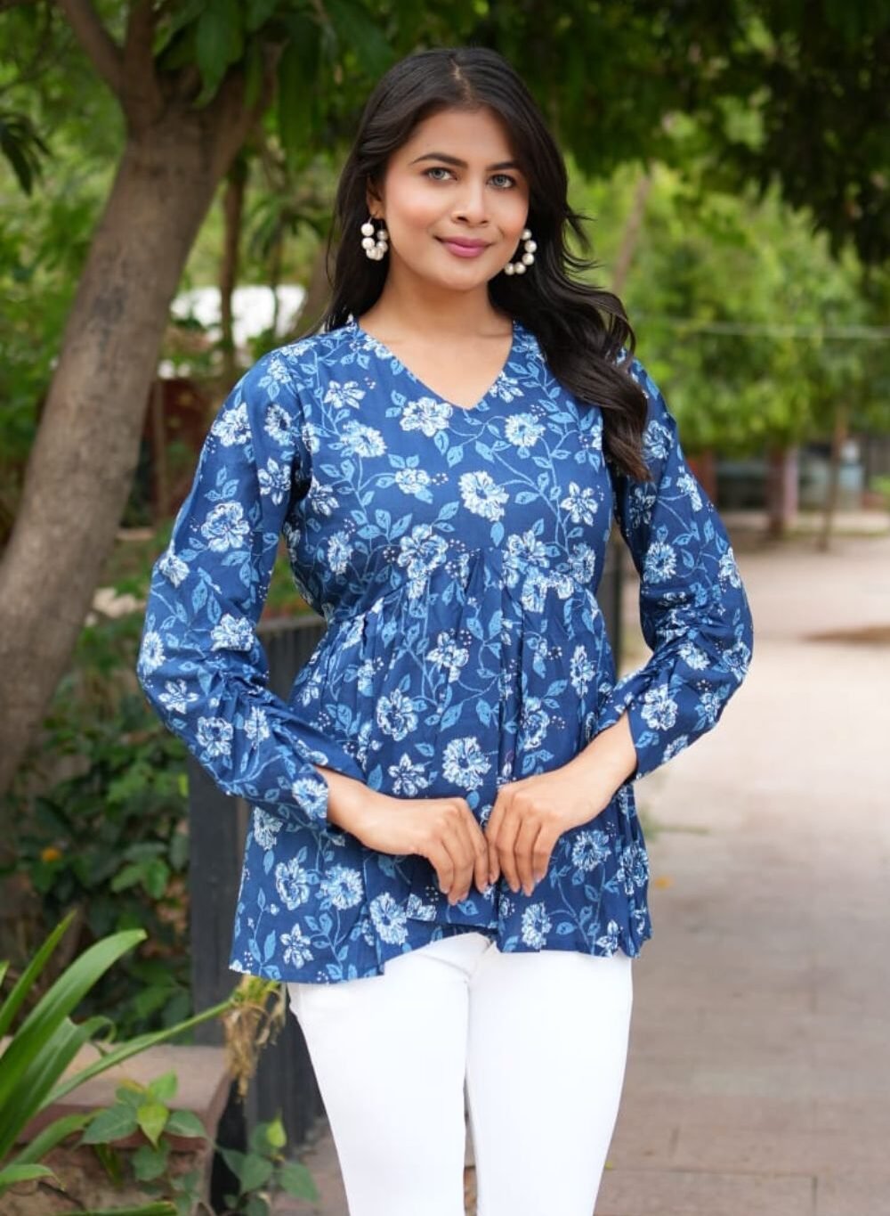 Home white and pink sleeveless peplum top